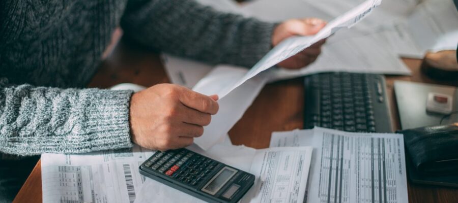 Beneficiul fiscal de scutire de impozit. Ce indemnizații și sporuri completează salariul minim.